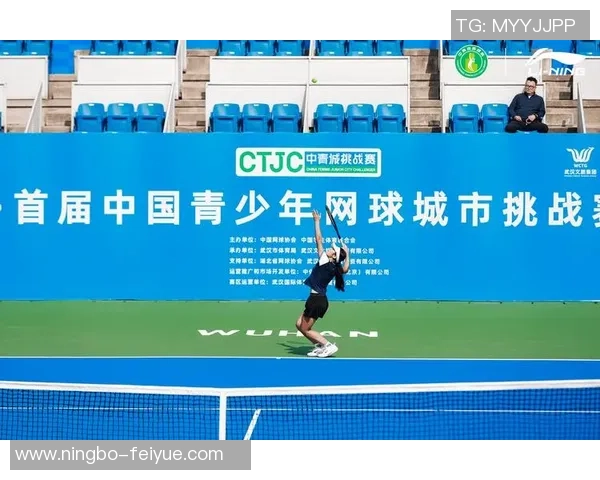 上海网球队的团队协作揭秘:网球巨献背后的默契与拼搏精神